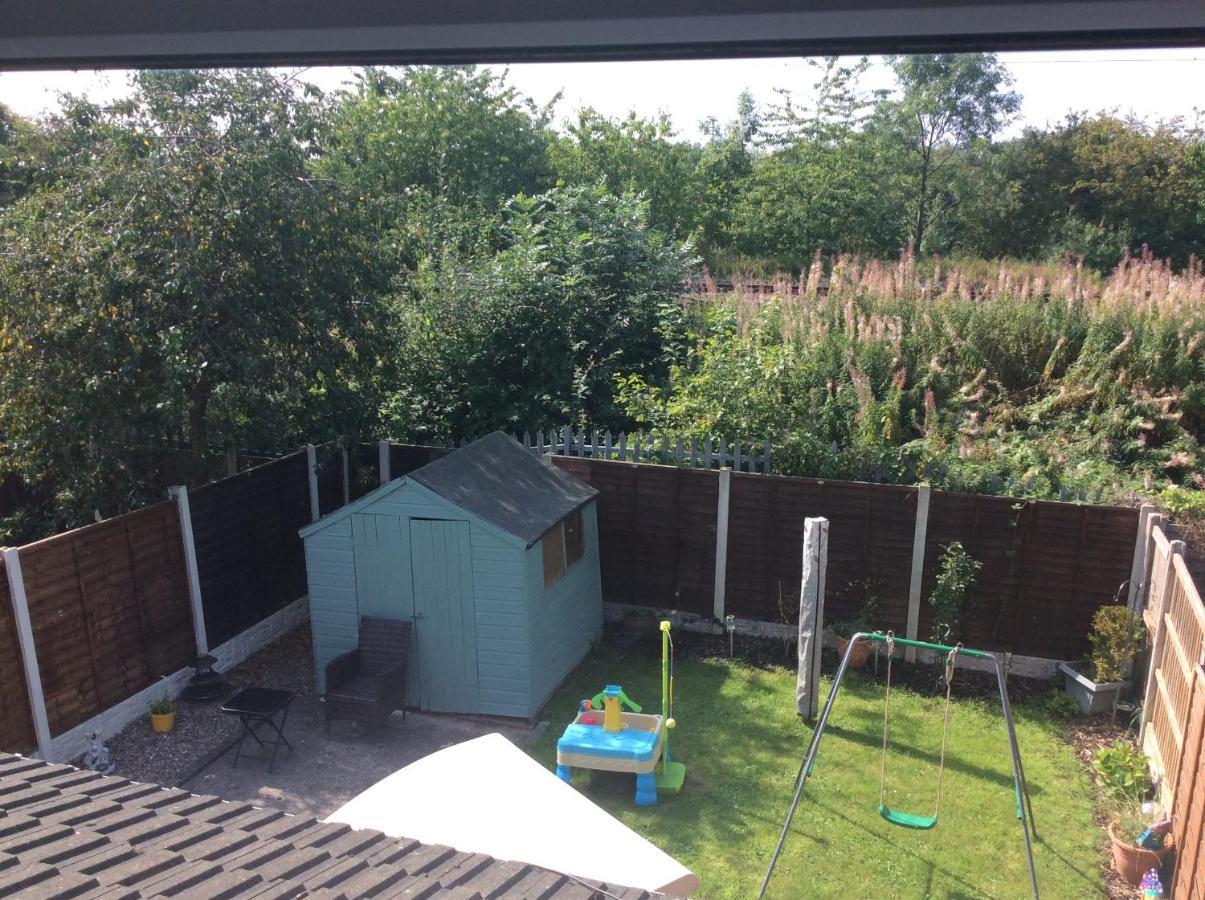 Stunning Homestay In Wolverhampton Bushbury Exterior photo