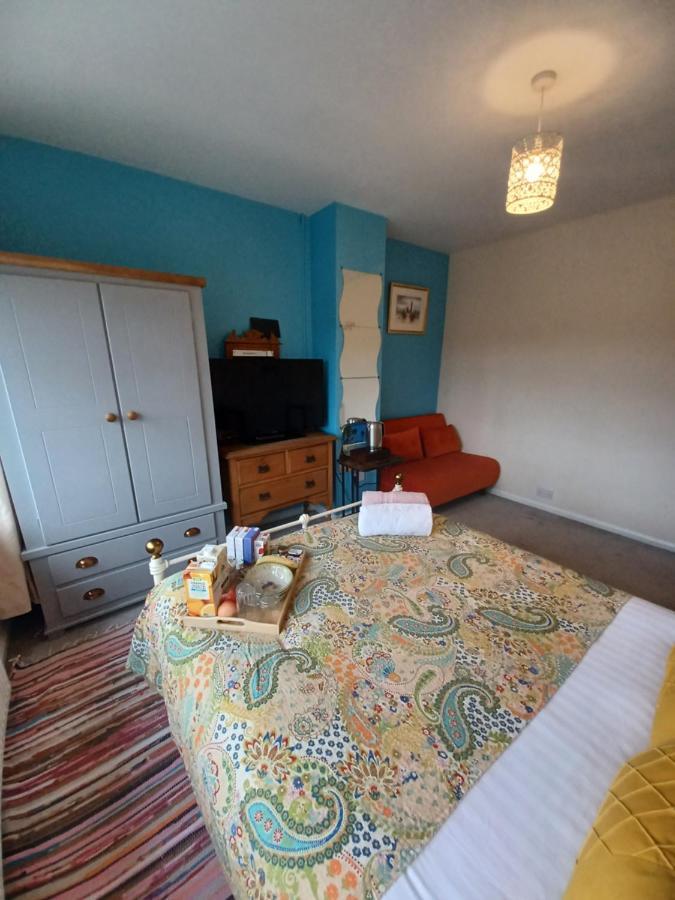 Stunning Homestay In Wolverhampton Bushbury Exterior photo
