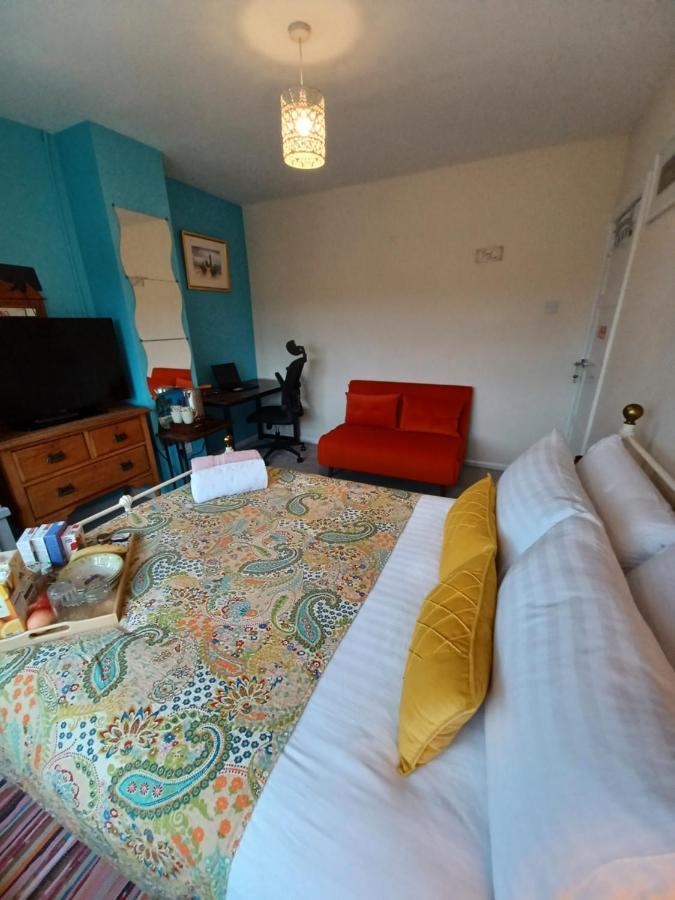 Stunning Homestay In Wolverhampton Bushbury Exterior photo
